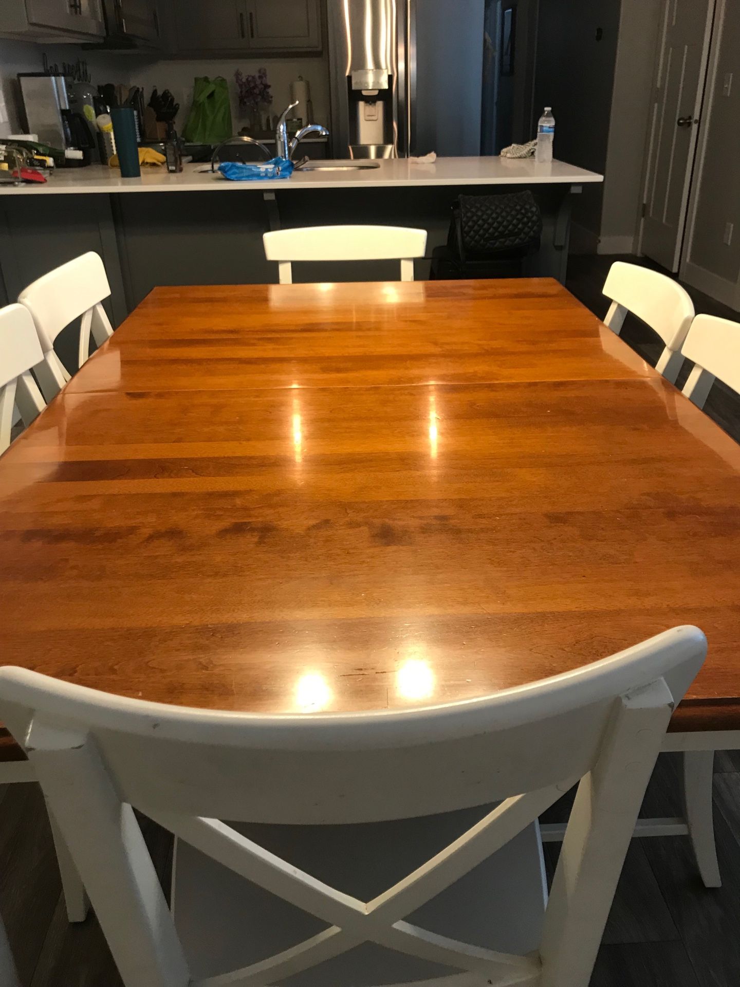 Excellent Condition Kitchen Table - 6 chairs