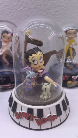 Betty Boop sculpture