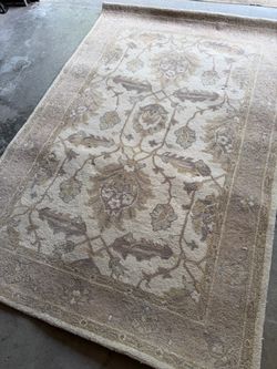 LG Sourcing 100% Wool Beige 5x8’ Area Rug!
