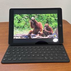 iPad 32GB 9.7 With Keyboard