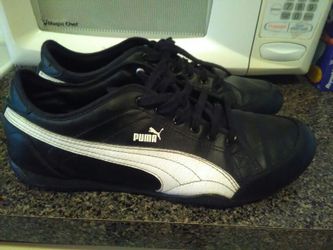 Leather pumas very good condition size 10/1/2