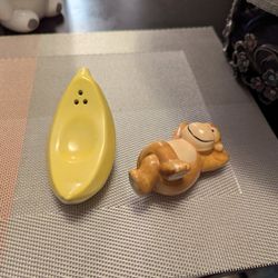 Salt Pepper Shakers 