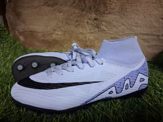Soccer cleats us size 3.5youth