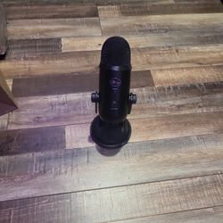 Blue Yeti USB Microphone Blackout Edition 