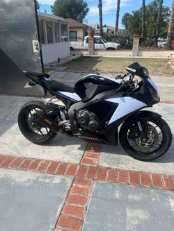 2014 Honda cbr1000rr motorcycle
