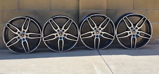 Set of 4 OEM Mercedes-Benz AMG 18" Wheels - Rare Find! 🔥