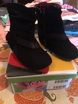 Brand new boots size 4w