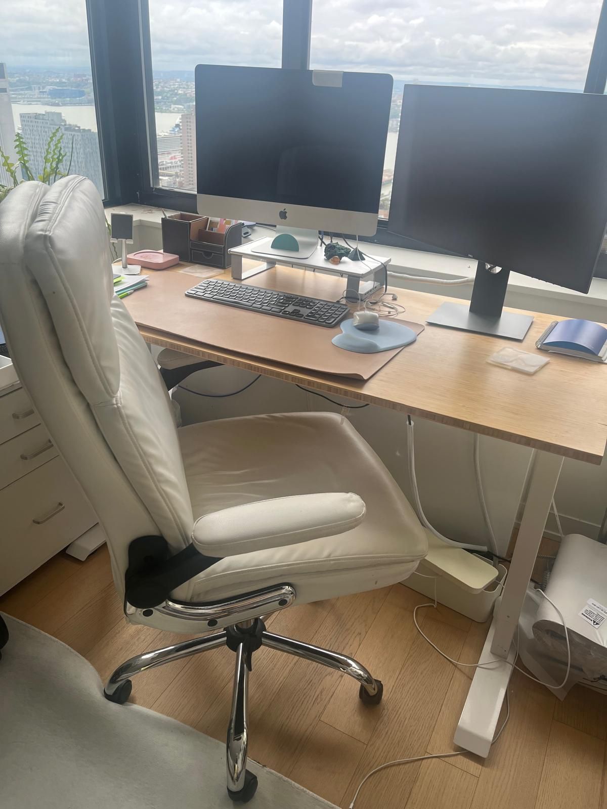 Standing desk, office Chair : Black Friday Deal