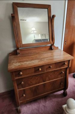 Dresser & Vanity Set