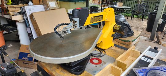 Dwalt scroll saw
