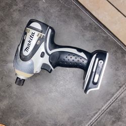 Milwaukee Tools / 1 Makita