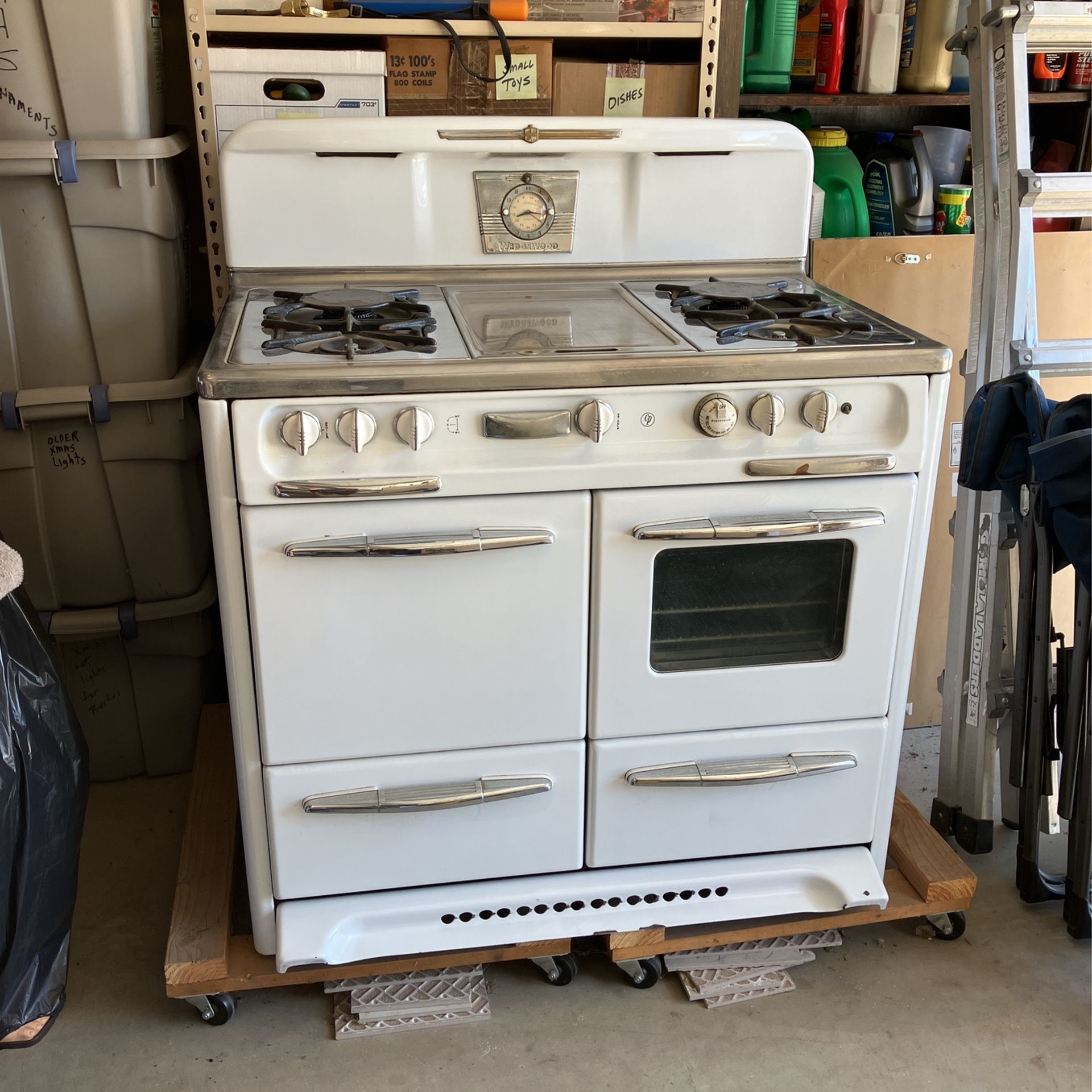 1950 Wedgewood Stove (gas)