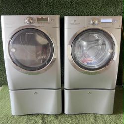 ELECTROLUX WASHER AND DRYER SET