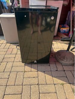 General Electric mini fridge