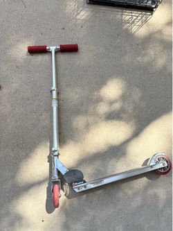Razor adjustable scooter.