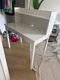Free vanity makeup desk