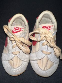 BEST OFFER****Vintage 80s Nike Toddler Sneakers Sz 2 has wear but good shape for year. Never worn