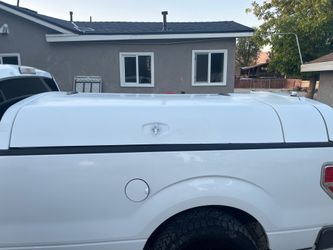 Camper shell 8’ with locks and keys