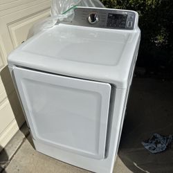 Almost New Gas Dryer Samsung 