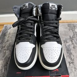 Size 8 Nike Air Jordan 1 High Barons 2014 