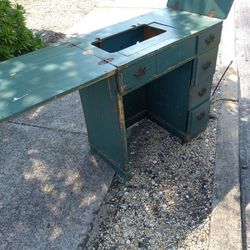 Sewing Machine Table FREE