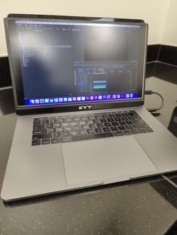 MacBook Pro (2017) Cracked Screen