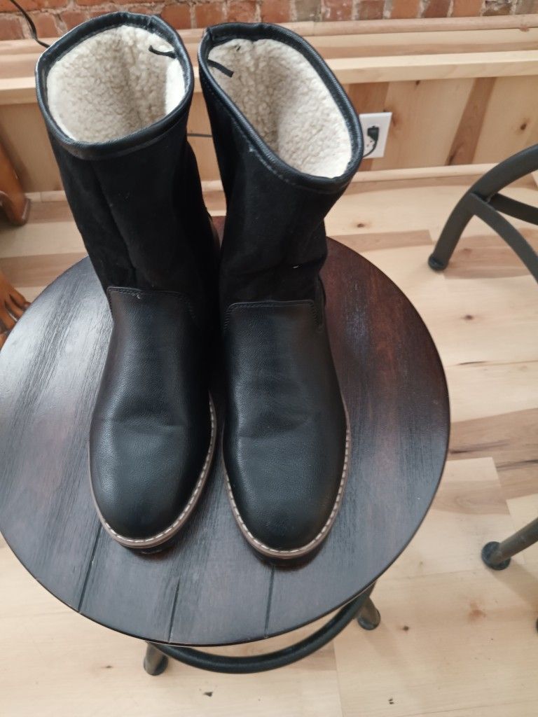 Nautica women boot size 7 like new