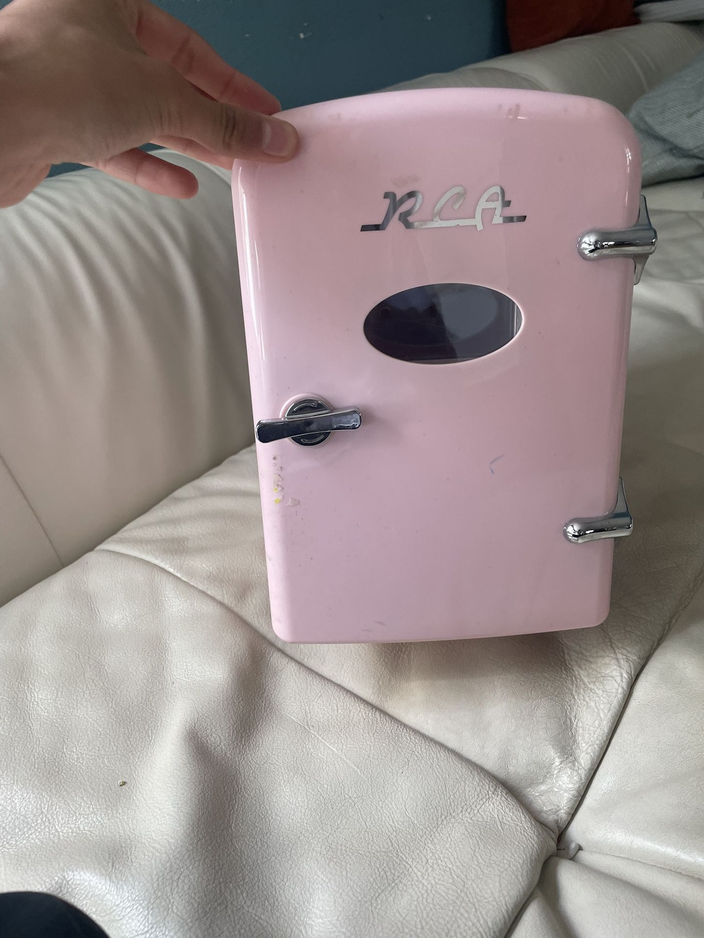 Mini Fridge READ DESCRIPTION
