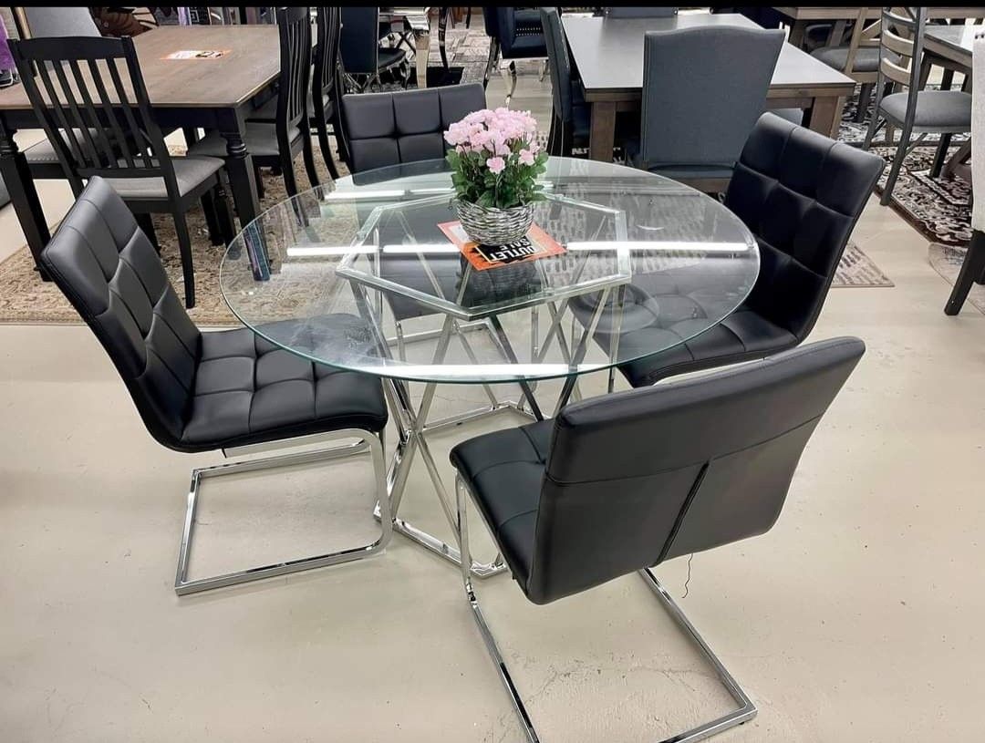 madanere Black/Chrome piece Glass top Round Dininggroomset,table