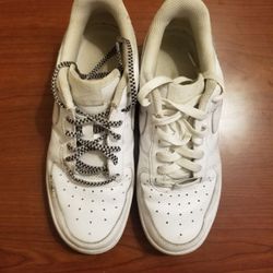 Youth size 6.5 Nike Air Force One Tennis Shoes