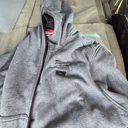 Milwaukee Heated Jacket With Charger And 2 Batteries 