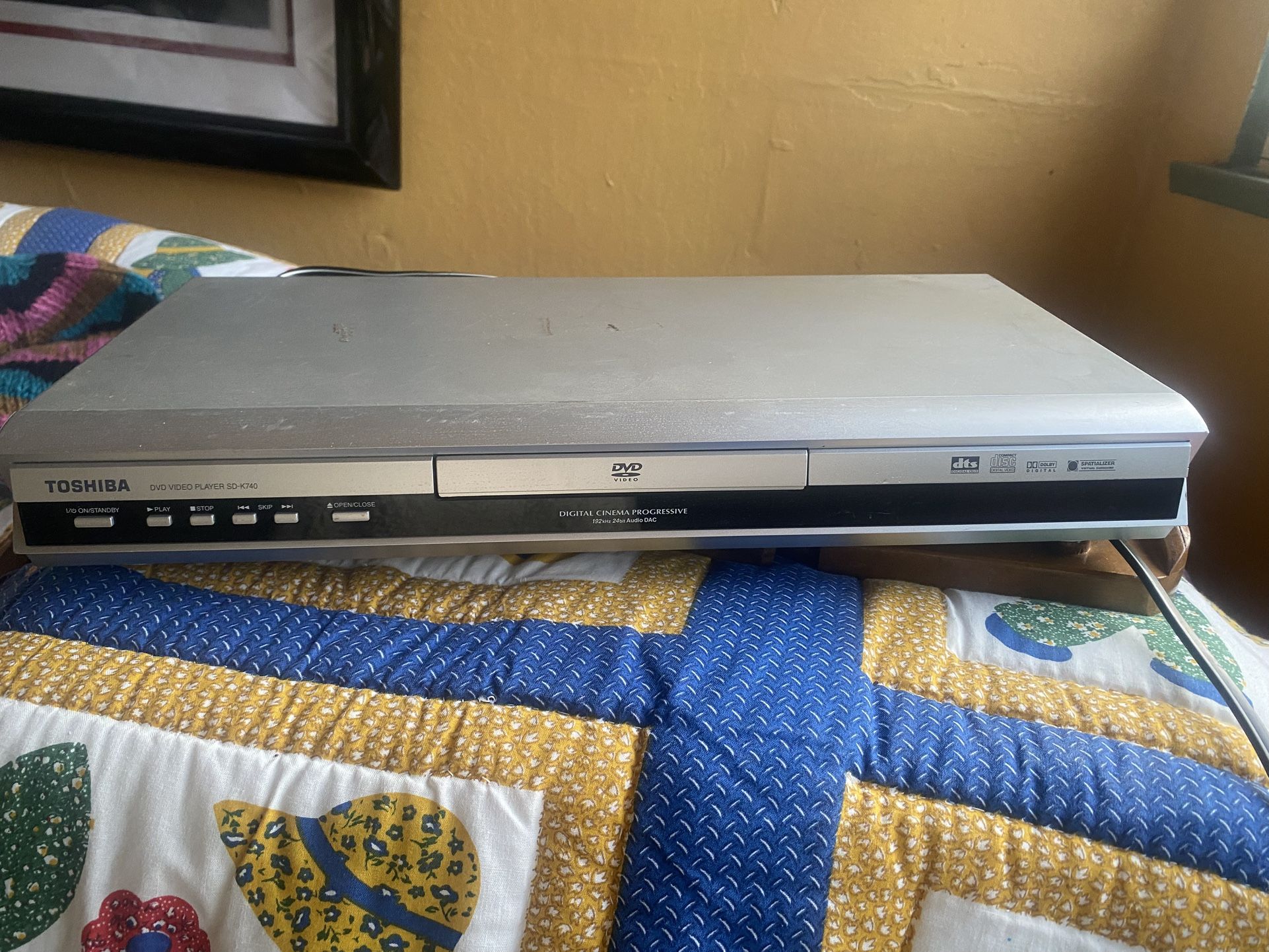 TOSHIBA DVD PLAYER