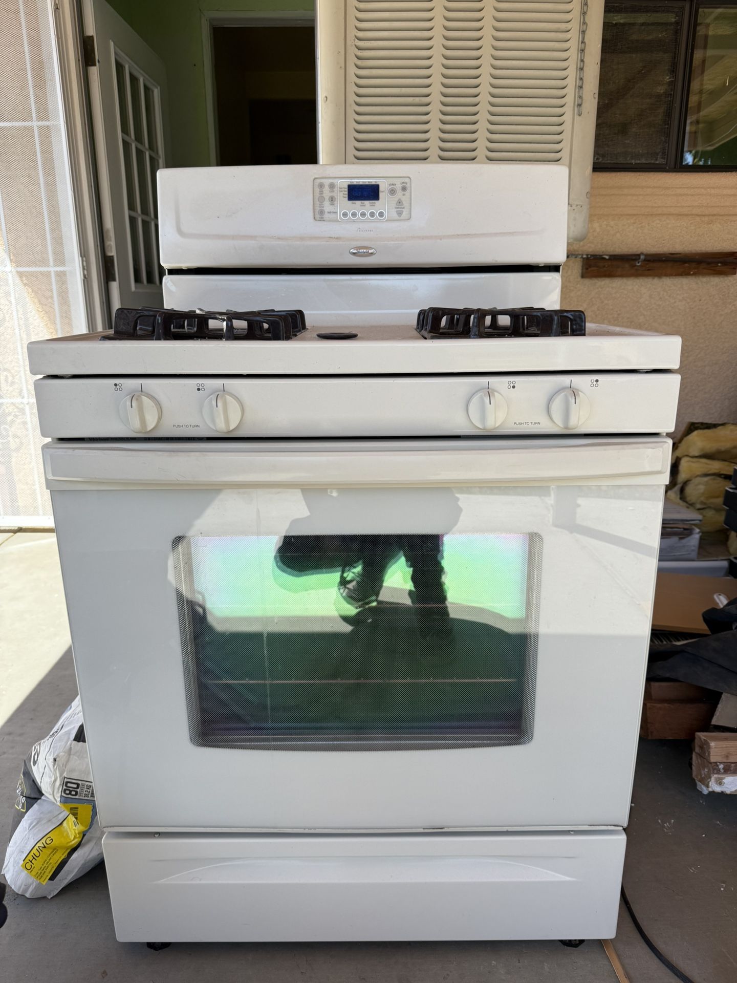 30” 4-Burner Self Cleaning Gas range Whirlpool