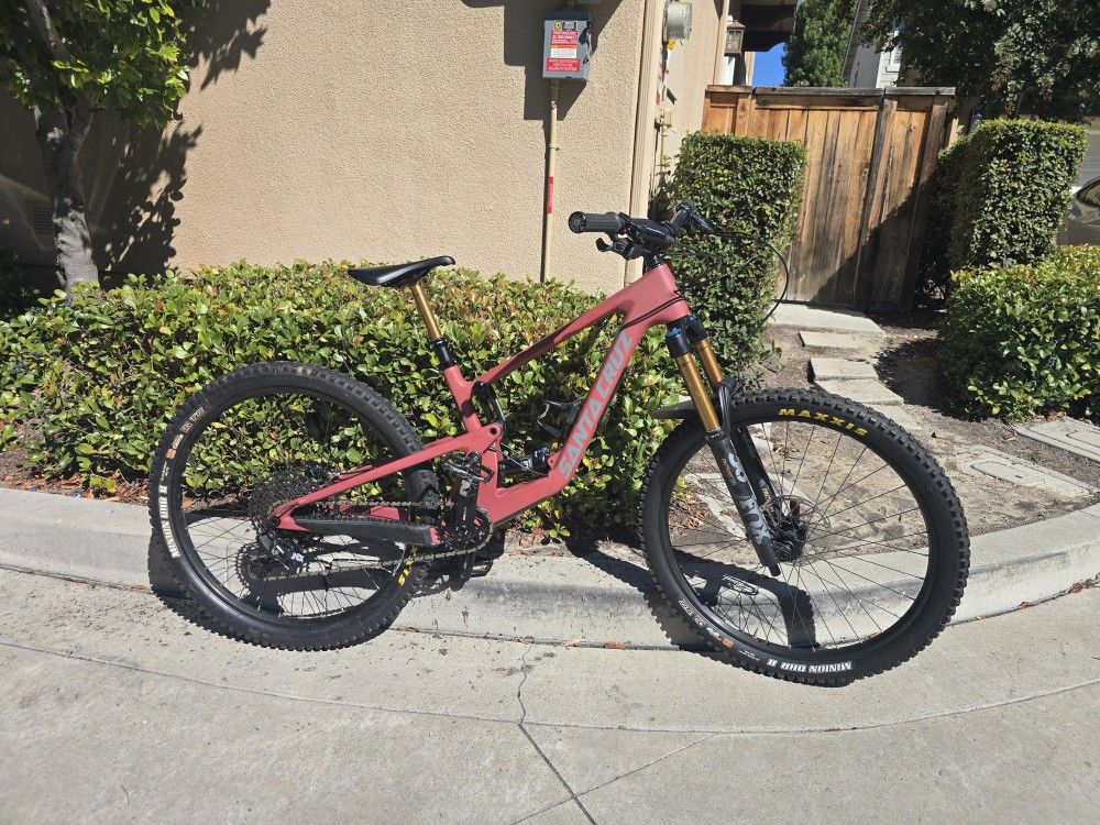 2021 Santa Cruz 5010 CC SMALL – New Frame, Kashima Fork, Loaded w/ Upgrades
$3200 OBO