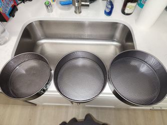 Set of spring ring cheesecake pans