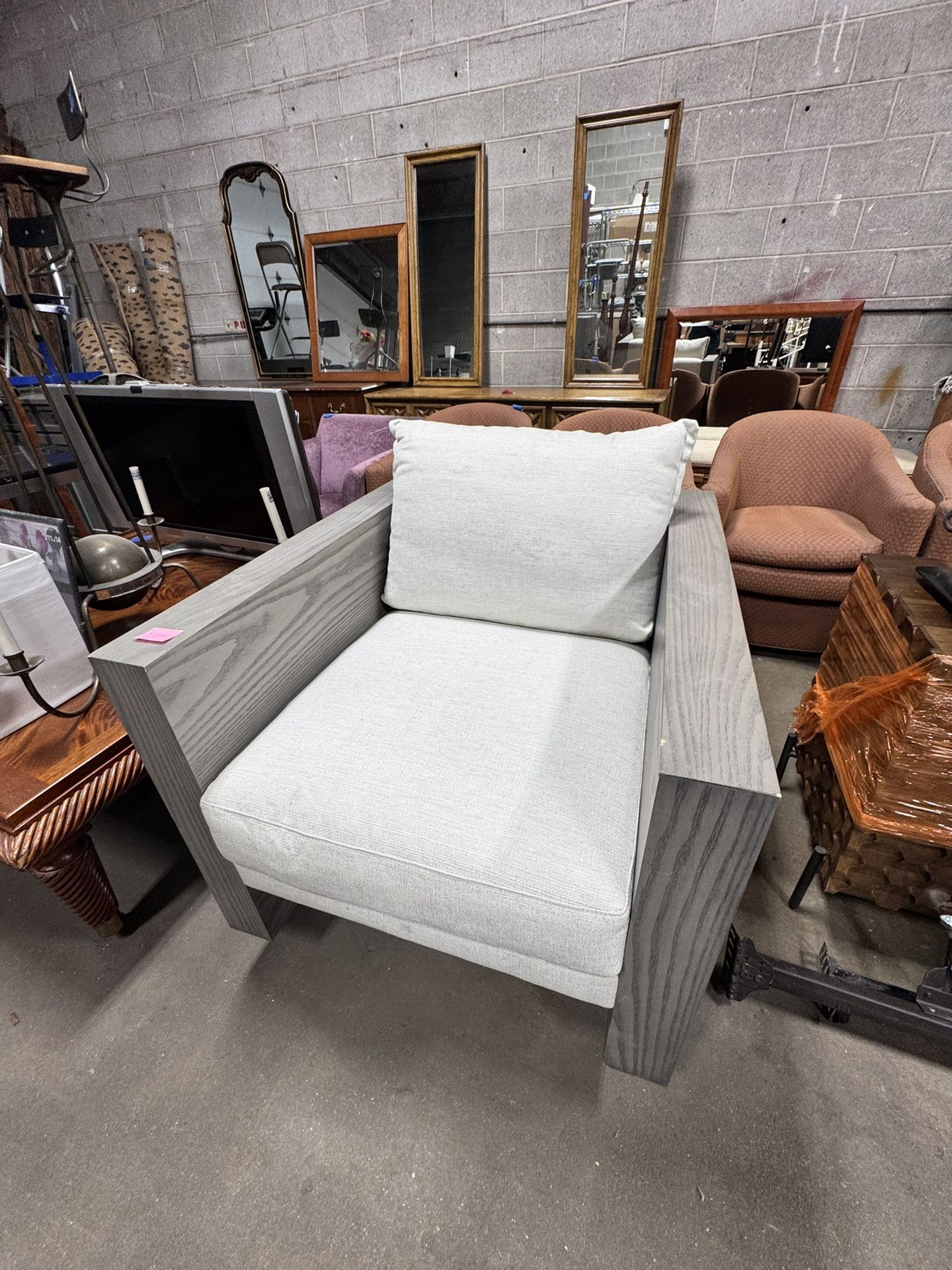 modern style armchair with a design of straight and contemporary lines.