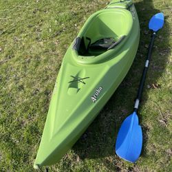 Sun dolphin sit in kayak 10 ft with paddle 