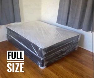 Full Size Mattress and Box Spring // Delivery Available 🚛