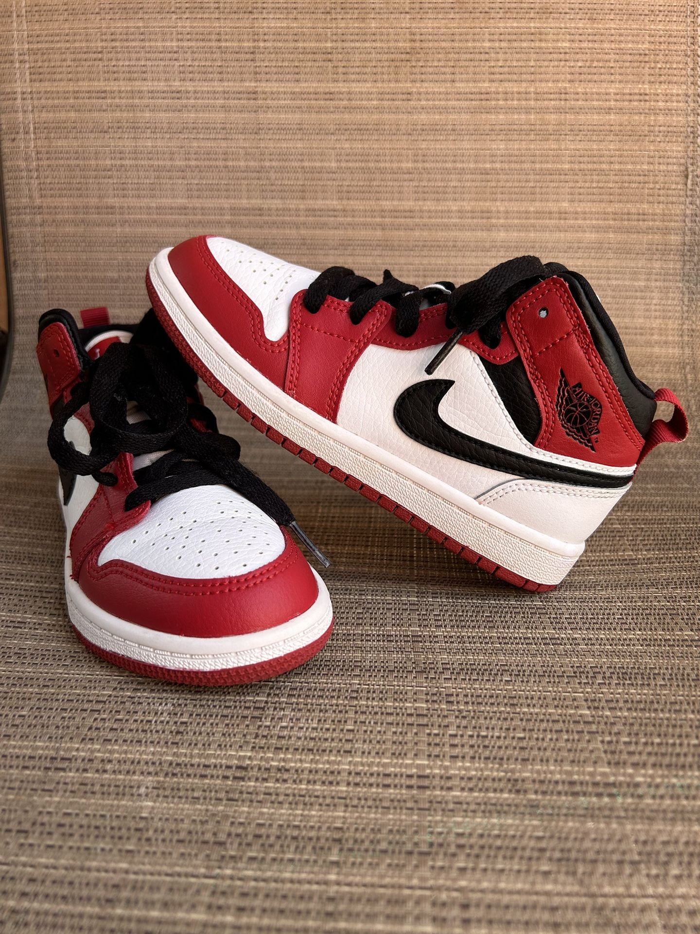 Air Jordan 1 Mid PS 'Chicago Kids Sz 12