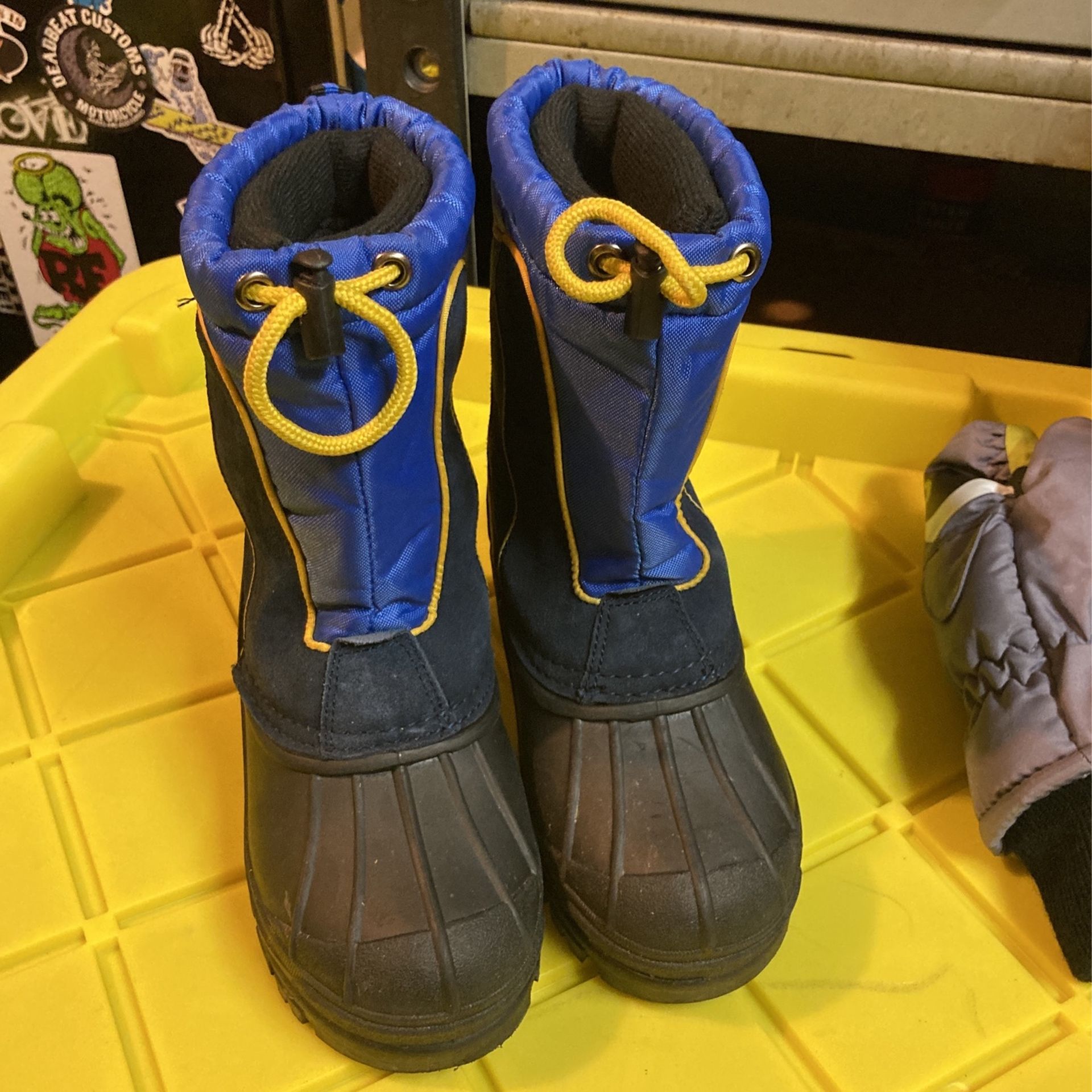 Kids Snow boots Size 13