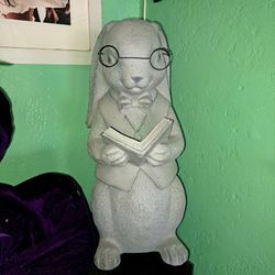 Peter Rabbit Statue