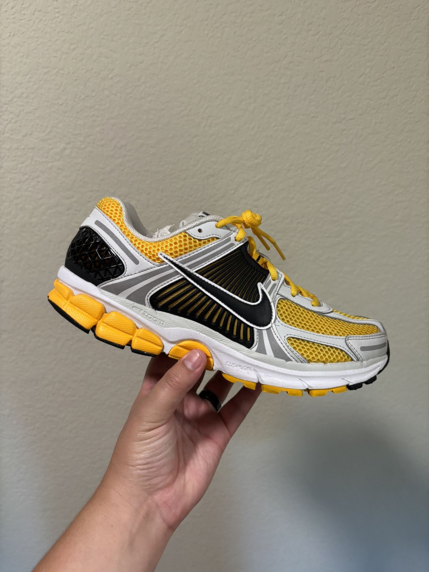 Nike Vomero 5 Yellow