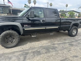 05’ Chevy Silverado 2500HD Dual Max Crew Cap XL