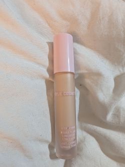 LIKE NEW KYLIE COSMETICS CONCEALER