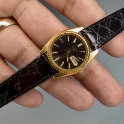 Ladies seiko 7N83 In Gold w/ Black Dial & Strap - PRICE IS FIRM / NO DESCUENTOS