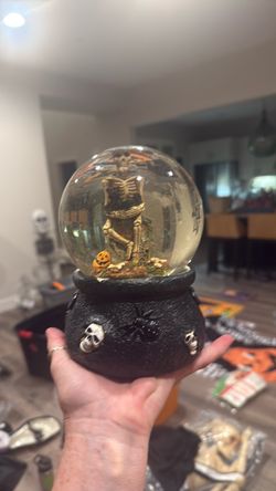 Halloween musical snowglobe
