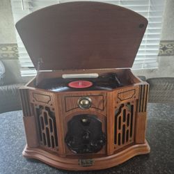 Thomas Pacconi Classics Millennium Series Turntable Record Player TPC-MSE-700-B.