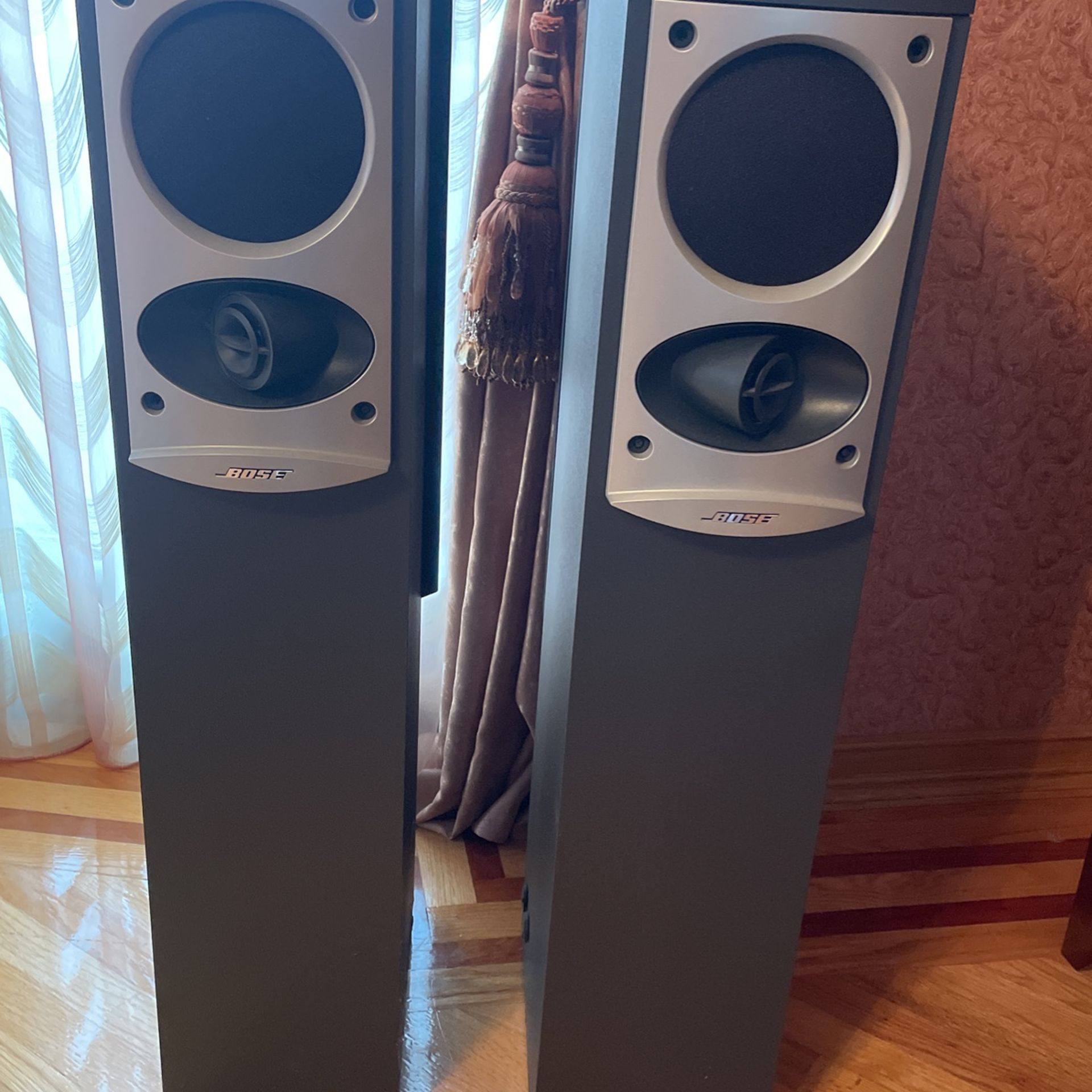 Bose 701 Series Speakers. No Crossover Cable. for Sale in Brooklyn