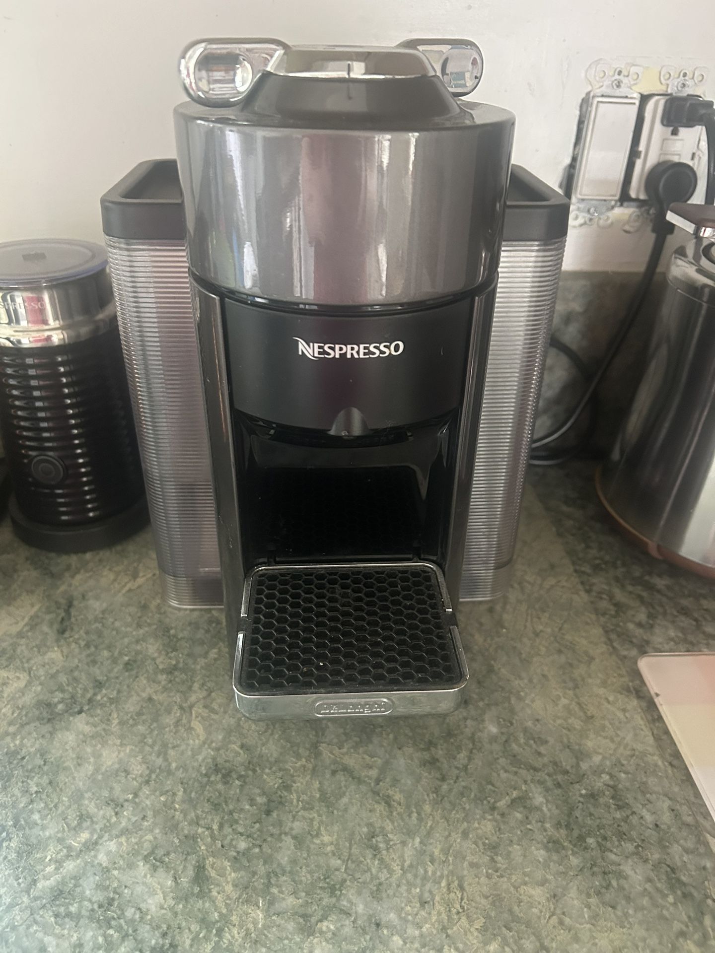 Barely Used Nespresso machine 