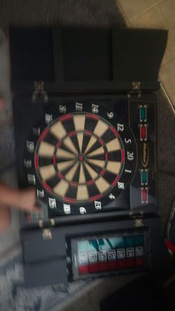 Halex dart board and case